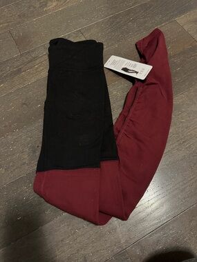Alo Yoga Goddess Ribbed Legging Black / Deep Plum Size M NWT